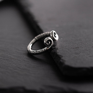 Bague ajustable en laiton style chinois sculptée, motif tourbillon, pour couple, polyvalente, tendance, pour usage quotidien ou mariage - Product Image 3