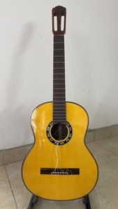 Guitarra Acústica de Estilo Clásico de 39 Pulgadas con Acabado Brillante de Palisandro y Material de Abeto - Product Image 3