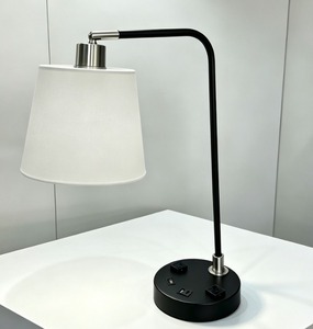 Lámpara de Hotel Contemporánea Personalizada para Habitación King, Cuerpo de Hierro, Pantalla de Tela, Control LED WiFi, Acabado Blanco Ecológico, Doble Enchufe de CA - Product Image 5