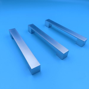 Manijas de gabinete de aleación de zinc de estilo europeo, en forma de barra, de aleación de aluminio cromado, herrajes duraderos para puertas de gabinetes - Product Image 4