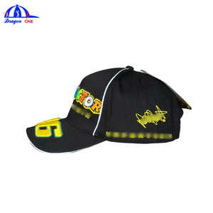 Cappellino da Baseball Streetwear con Logo 3D Audace, in Cotone Premium, Dettaglio Bordatura Bianca, Colori Personalizzabili per Brand Urbani - Product Image 3