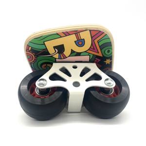 สเกตบอร์ดลอยบนถนนทำจากอลูมิเนียมสเก็ตขนาดเล็ก - Product Image 1