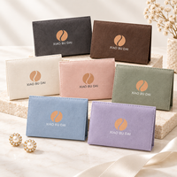 Pochette à bijoux en microfibre disponible en sept couleurs : brun charbon, ivoire, rose, vert, bleu, lilas, OEM ODM
