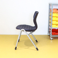 Ensemble de bureau d'école en plastique moderne et durable et chaise ergonomique avec design double face, empilable, utilisation multi-scènes