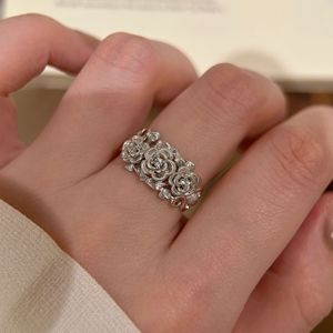 Anillo de Plata de Ley S925 con Acabado Cepillado en Rosa, Estilo Medieval Retro, Anillo Floral con Incrustaciones de Oro Rosa de 18K - Product Image 5