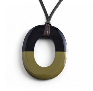 Collar con Colgante de Cuerno de Búfalo Hecho a Mano Estilo Boho, Joyería Artesanal de Inspiración Vintage con Acabado Natural para Mujer - Product Image 1