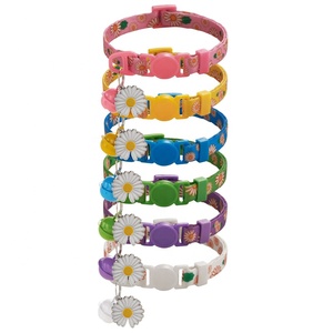 Kalung Anjing Kecil yang Elegan dengan Liontin Bunga Daisy yang Lucu, Pola Floral, Kalung Kucing dengan Gesper Lepas yang Tahan Lama, Poliester, Airtag untuk Anjing Kecil - Product Image 1