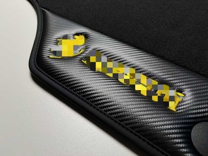 Tapis de sol en nylon personnalisés avec couleur et emblème pour Ferrari F8 Tributo Spider, tapis de voiture épaissis pour supercar - Product Image 2