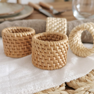 Anneaux de serviette en bambou faits à la main de style vintage durable et écologique Design classique de luxe pour la décoration de table de dîner de mariage - Product Image 1