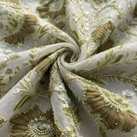 Tissu en tulle C094 vert à pompons, motifs floraux larges, perles lourdes et broderie de sequins pour robes de mariée à découpe haute inspirées de la forêt