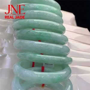 <span class=keywords><strong>Bracciale</strong></span> in Giada Colorata di Grado A, Regalo per la Festa della Mamma, Idea Regalo per Mamma e <span class=keywords><strong>Suocera</strong></span> - Product Image 2