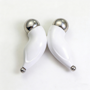 Rodillo Facial de Metal 304 con Bolas de Hielo, Herramienta para Lifting Facial en V, Masajeador Frío de Tejido Profundo para Relajación Facial y del Cuello - Product Image 1