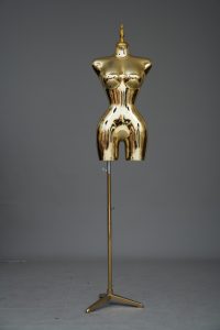 Maniquí de Plástico Cromado Dorado y Plateado, Modelo Afroamericana de Talla Grande con Busto y Trasero Grandes, Estilo de Pie, Parte Superior del Cuerpo, Cabeza y Piernas - Product Image 4