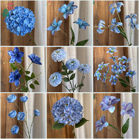 Guirlande de fleurs artificielles en soie bleue faite à la main pour décoration d'allée de mariage, style célébration festive, respectueuse de l'environnement