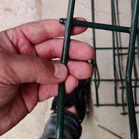 Zwaarbelastbaar modern gebogen driehoekig draadhekwerk gegalvaniseerd ijzeren frame PVC-coating duurzaam 3D geweven gelast gaas voor commercieel gebruik