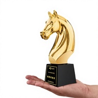 Trophée en métal cristallin pour récompenses équestres, prix annuel pour les employés exceptionnels, gravé sur mesure en forme de cheval