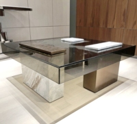 Table basse moderne en verre avec plateau carré de 100 cm, pieds en métal et pierre, pour salon