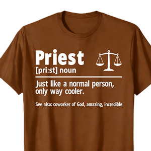 T-shirt humoristique avec citation sur la définition du prêtre, humorisme religieux du clergé, cadeau pour les travailleurs de l'Église catholique - Product Image 5