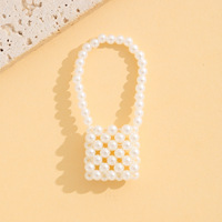Pendentif en résine tressé imitation perle, personnalisé avec logo, pour la vente en gros, par Runcheng Handicrafts – Cadeau tendance pour les fashionistas urbains