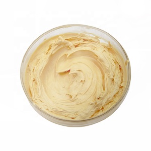 Crème hydratante et éclaircissante pour le visage et le corps - Peau éclatante et lumineuse avec de la vitamine C, de la niacinamide et de l'arbutine - Product Image 2