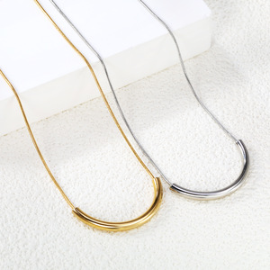สร้อยคอรูปตัวยูแบบเรียบสำหรับผู้หญิง สไตล์มินิมอล โลหะ ดีไซน์เรขาคณิต ใส่ได้ทุกวัน มีสีทองและสีเงินให้เลือก - Product Image 2