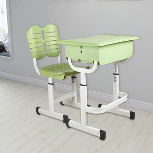 Conjunto de escritorio y silla ajustables de acero, color verde hierba, diseño moderno para uso escolar - Product Image 1