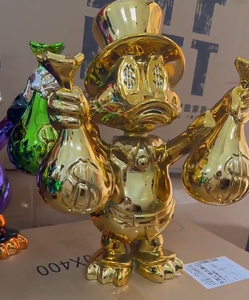 <span class=keywords><strong>Monopoly</strong></span> Scrooge Mcduck Statue Mcduck Hold Money Bags Sculpture Intérieur Pop Arts Décor Résine Chromée Populaire Moderne Or Folk Art - Product Image 1