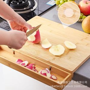 Planche à découper en bois avec tiroir pour les déchets, rectangulaire, en bois massif, pour la cuisine, pour un usage domestique - Product Image 1
