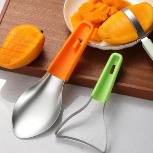 Coupe-mangue 3-en-1 en acier inoxydable : Éplucheur, Décortiqueur et Ustensile de cuisine pour fruits - Product Image 6