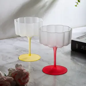 Copo de vidro barato para martini, copo com nervuras coloridas para bebidas, copo para vinho e sorvetes, para festas e ocasiões