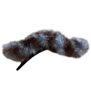 กิ๊บติดผมเรซิ่นขนปุยสำหรับฤดูใบไม้ร่วงและฤดูหนาว ดีไซน์หรูหรา ทันสมัย ขนาดใหญ่ ติดด้านหลังศีรษะ สีไล่เฉด น่ารัก เหมาะสำหรับงานปาร์ตี้ - Product Image 4