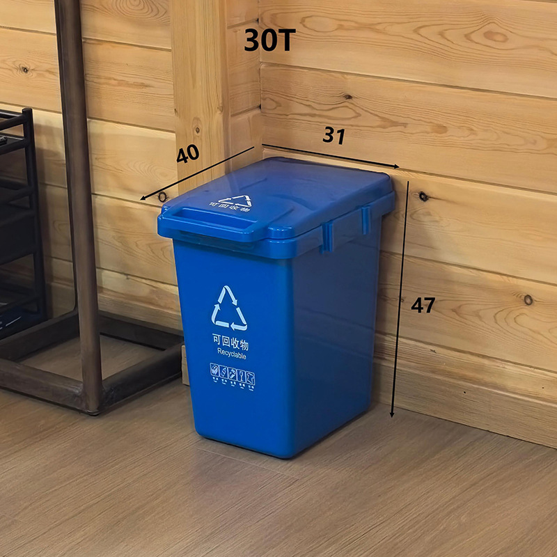 30-liter blue bucket with blue lid