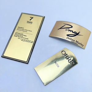 Autocollant métallique personnalisé en relief, durable et résistant à l'huile, étiquette métallique 3D pour l'emballage de flacons de parfum, autocollant en feuille d'aluminium - Product Image 1