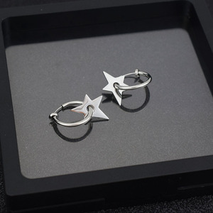 Meilleures Ventes 2026 : Boucles d'oreilles pendantes exquises en forme d'étoile, design de niche, unisexe, en acier inoxydable, bijoux tendance en gros - Product Image 3