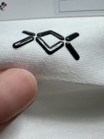 Logo en silicone 3D noir personnalisé, impression par transfert thermique, broderie, icône thermique, vêtements, t-shirts, chapeaux, sacs, chaussures, gobelets