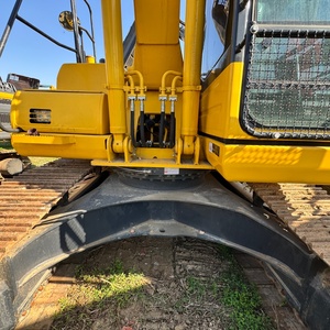 Excavadora de cadenas Komatsu PC200-8, 90% nueva, de bajo consumo y potente, ideal para excavaciones pesadas y tareas en sitios de construcción. - Product Image 4