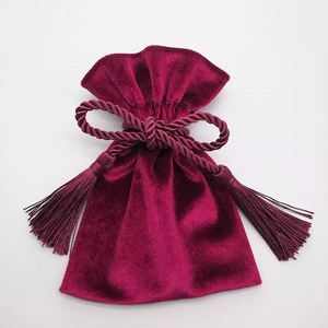 ถุงกำมะหยี่หรูหราขายส่ง ถุงกำมะหยี่สีชมพูแบบมีเชือกผูกและพู่ห้อย พร้อมบริการสกรีนโลโก้ตามสั่ง - Product Image 1