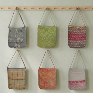 กระเป๋าสะพายไหล่ Kantha ผ้านวมพิมพ์ลายวินเทจ - Product Image 4