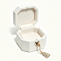 Boîte à bijoux en bois de chêne massif octogonale simple faite à la main avec fermeture magnétique, design personnalisable, logo pour le rangement des bijoux
