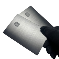 Carte bancaire verticale en acier inoxydable de qualité supérieure 0,8 mm, brossée, avec fente pour puce 4442 et bande magnétique