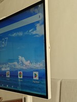 VETO 32 Zoll Tragbarer Kabelloser Smart-TV mit Eingebauter 13MP-Kamera 4K UHD Android Großes Tablet 15000mAh Akku Mobiler Fernseher auf Rädern