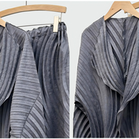 Ensemble 2 pièces plissé minimaliste et modeste : Cardigan ouvert à revers et pantalon taille haute à jambes larges vert olive – Tenue décontractée pour femme – Vente en gros OEM