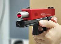 Simulador de Entrenamiento Láser con Cargador Electrónico, Sistema de Retroceso y Bloqueo de Slide para Uso Doméstico