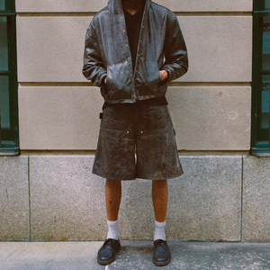 Pantalones Cortos de Cuero Genuino con Acabado Vintage y Efecto Desgastado para Hombre, con Doble Rodilla, Ajuste Relajado, Estilo Jorts, Tendencia Streetwear para Chicos - Product Image 6