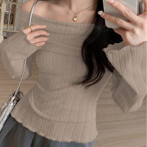 <span class=keywords><strong>Camiseta</strong></span> de color liso con <span class=keywords><strong>hombros</strong></span> descubiertos y borde de lechuga OEM al por mayor para ropa de otoño, top de <span class=keywords><strong>manga</strong></span> <span class=keywords><strong>larga</strong></span> personalizado para mujer - Product Image 4