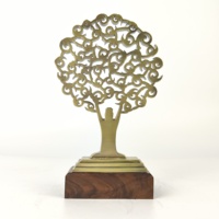 Usine En Gros Personnalisé Métal Résine Artisanat Arbre Prix Plaques Trophée Tasses Sport Prix Trophée pour La Maison