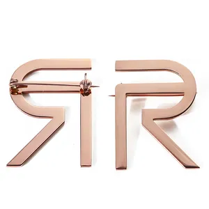Spille per gioielli di moda con stampo gratuito Design personalizzato Logo lettera Pin ago spilla da balia in metallo in acciaio oro rosa