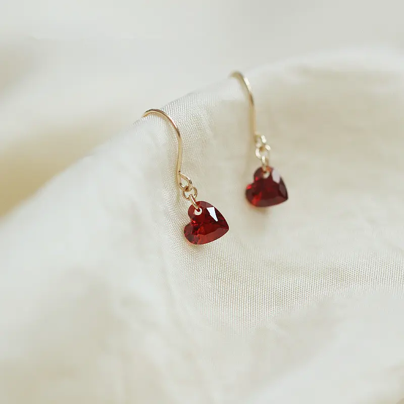 Vintage élégant S925 boucles d'oreilles en argent sterling bijoux avec pierre grenat zircon rouge coeur boucles d'oreilles en pierre avec crochets