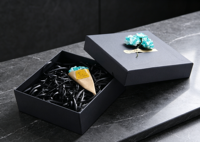 Boîte cadeau carrée noire à base rigide, écologique et recyclable, en carton de haute qualité avec éponge, découpe de précision et gaufrage