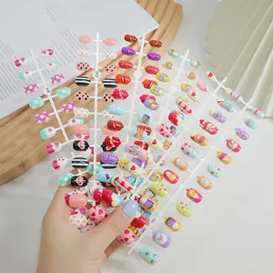 Kinder Candy Cute Cartoon Nagels pitzen Kinder Falsche Mädchen Cartoon Drücken Sie auf Nägel Bunte Half Cover Nägel mit Kleber Tabs